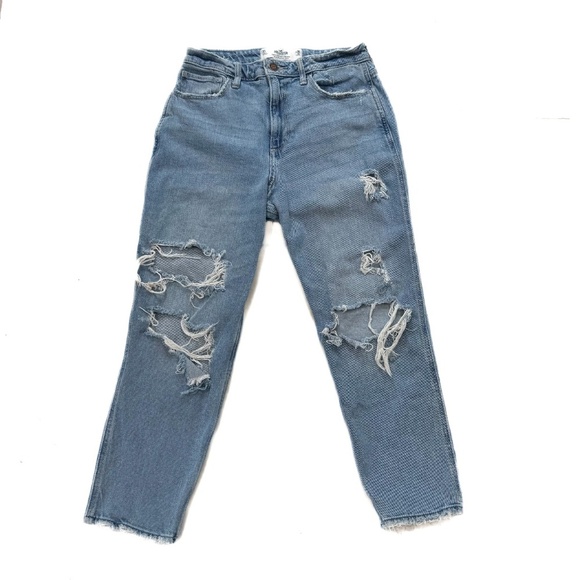 Hollister distressed curvy high rise mom jean 3 short - Picture 3 of 6